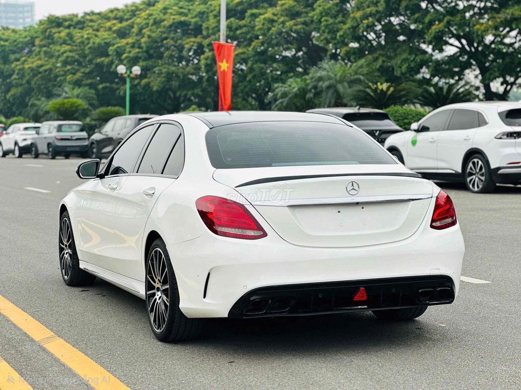 Mercedes-Benz 2017 - ảnh 2