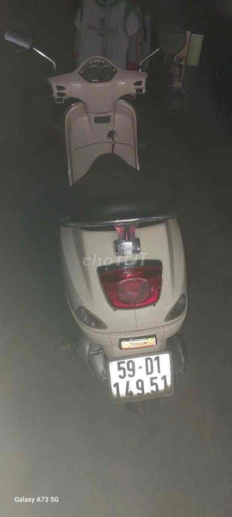 Piaggio Vespa 2011 - ảnh 3