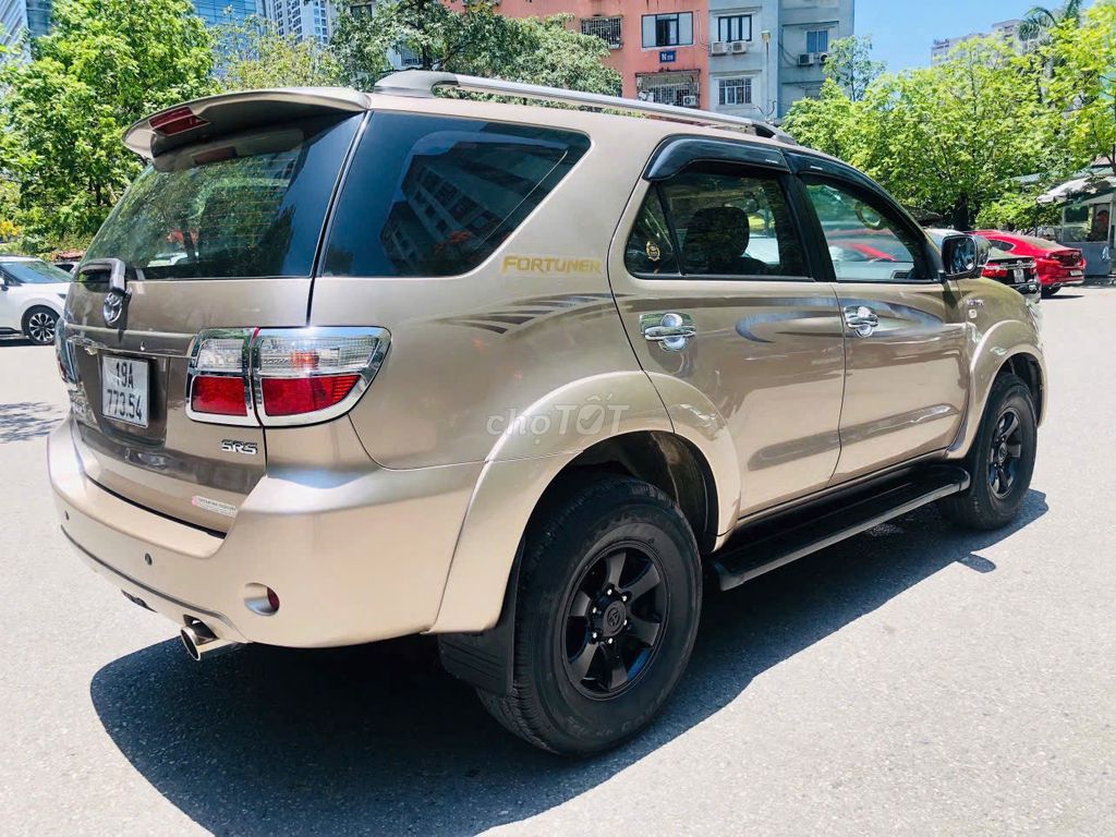 Toyota Fortuner 2011 - ảnh 2