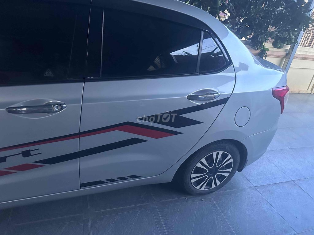 Hyundai Grand i10 - ảnh 1