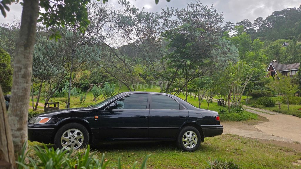 Toyota Camry - ảnh 4