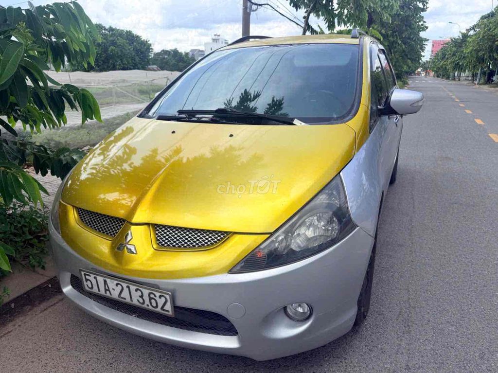 Mitsubishi Grandis - ảnh 1