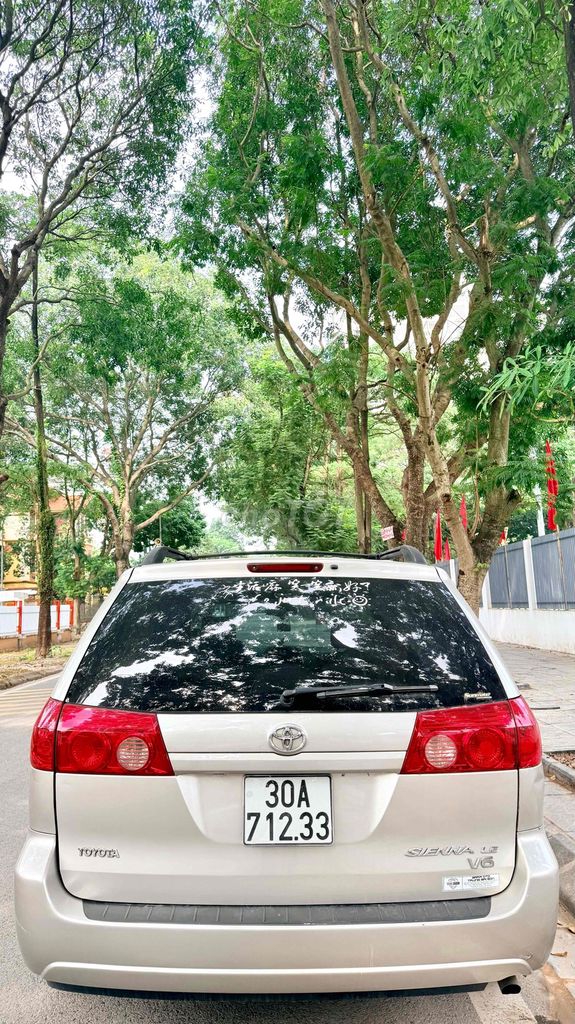 Toyota Sienna - ảnh 5