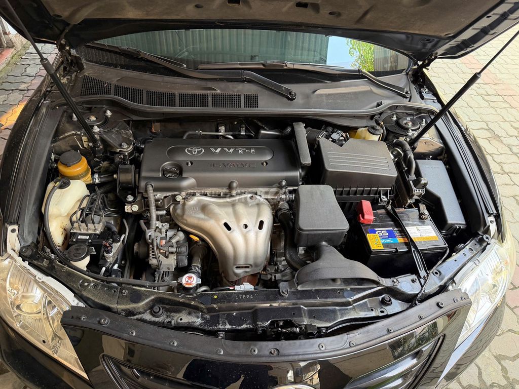 Toyota Camry - ảnh 2