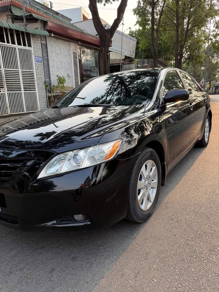 Toyota Camry - ảnh 4