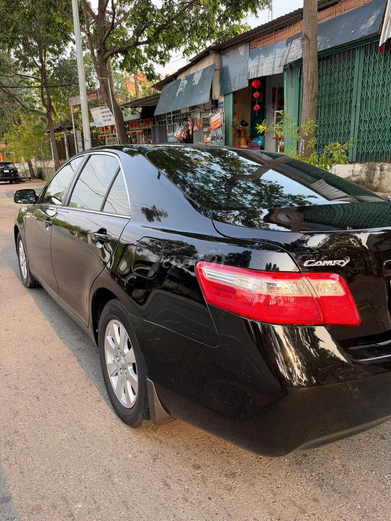 Toyota Camry - ảnh 5