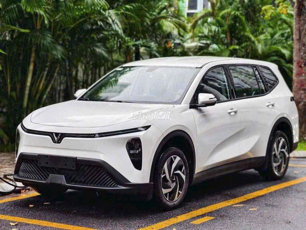 VinFast Limo Green - ảnh 2