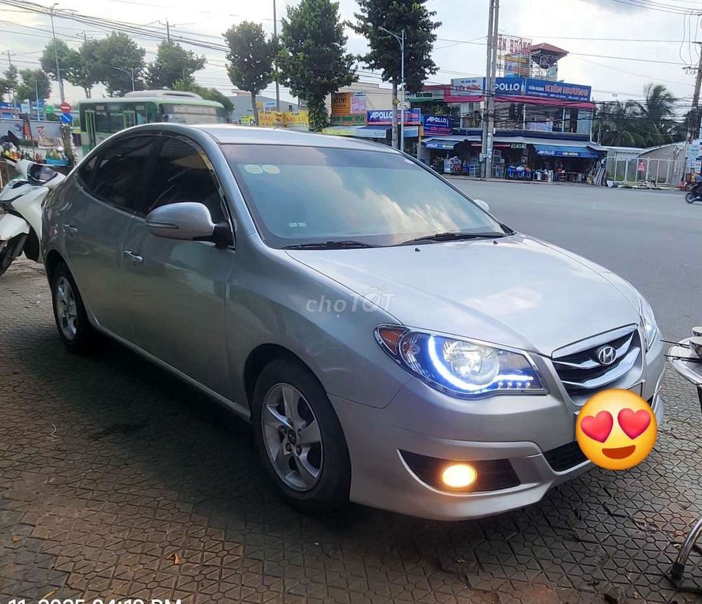 Hyundai Elantra - ảnh 1