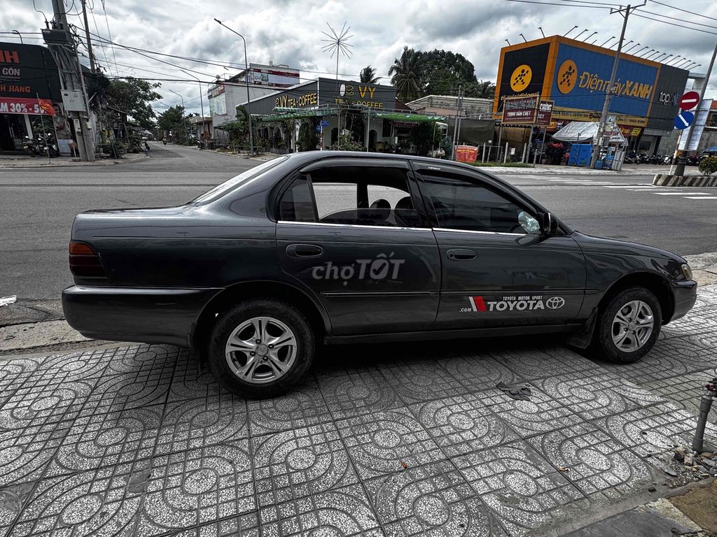 Toyota Corolla - ảnh 3