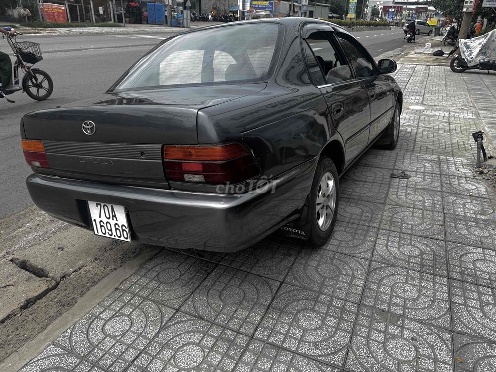 Toyota Corolla - ảnh 4