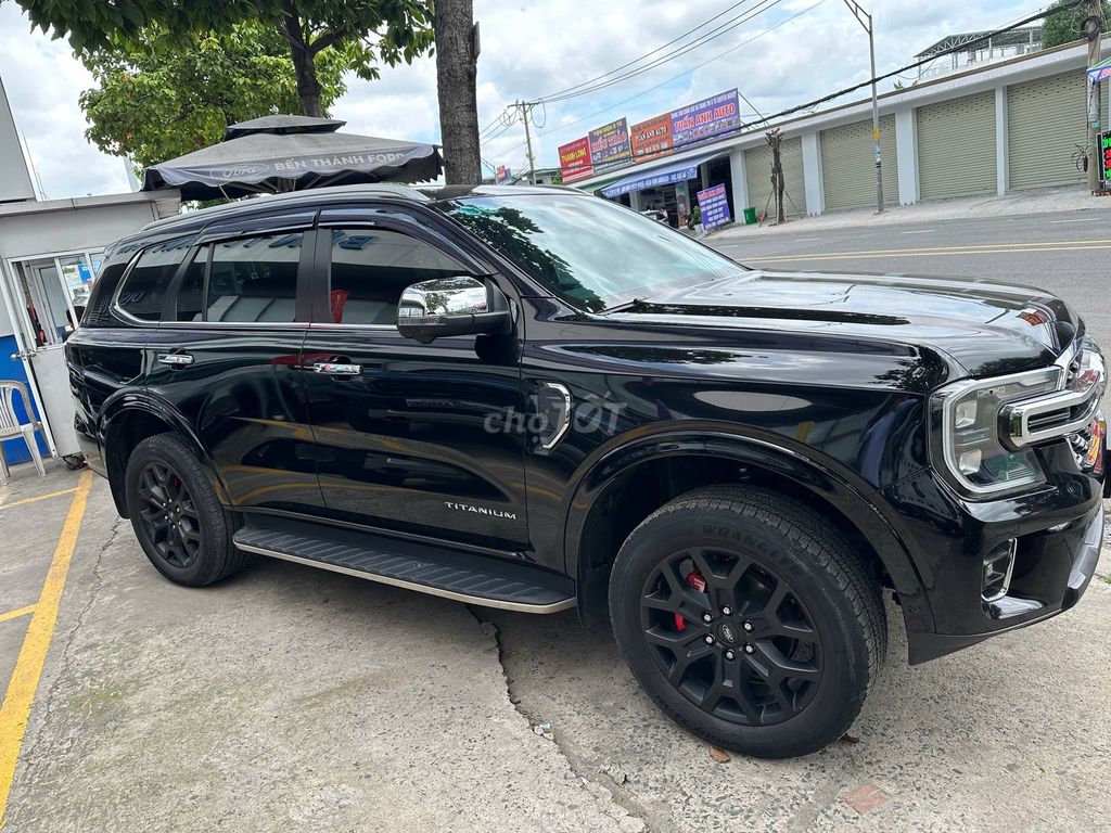 Ford Everest 2025 - ảnh 2