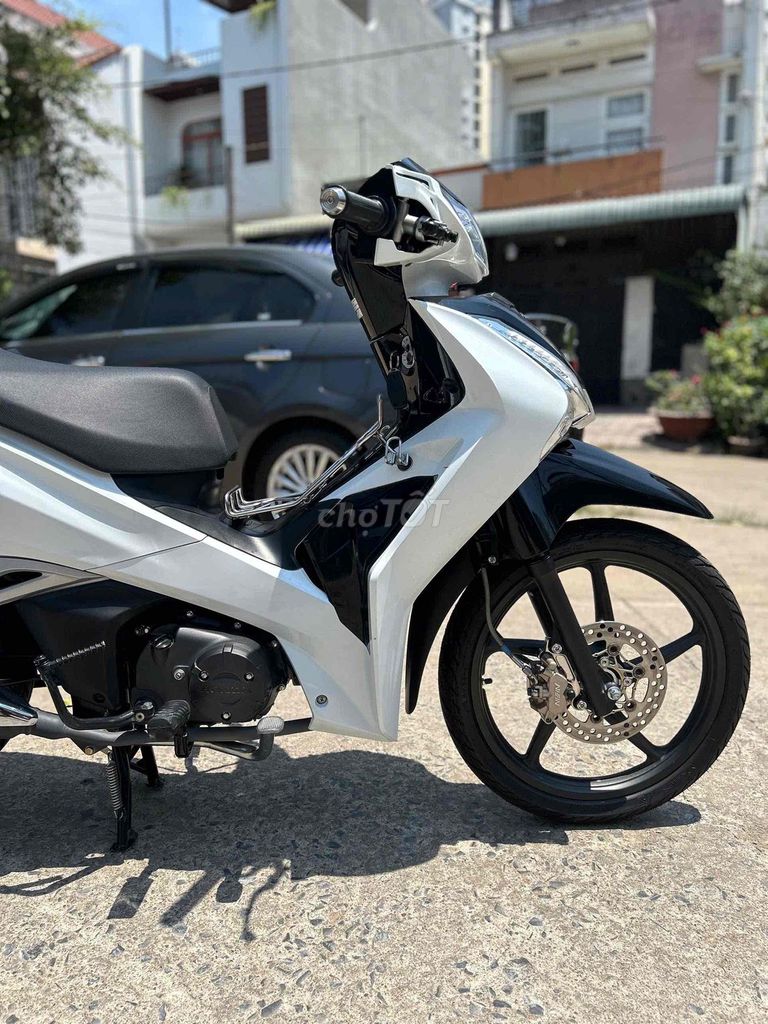 xe fu 2025 - ảnh 1
