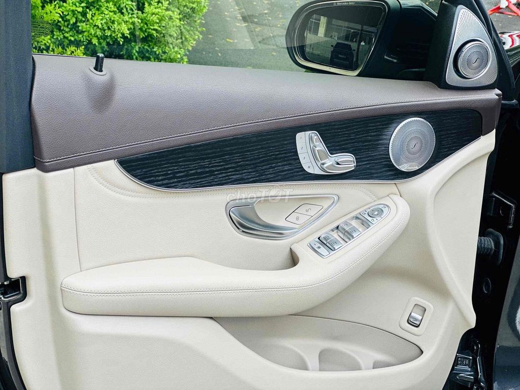 Mercedes-Benz GLC 2020 - ảnh 3
