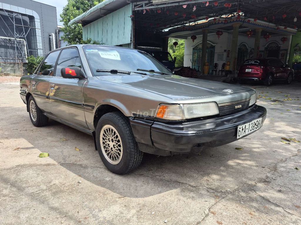 Toyota Camry 1988 - ảnh 1