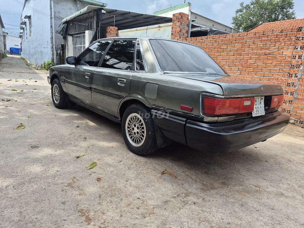 Toyota Camry 1988 - ảnh 4