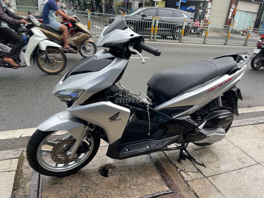 Honda Air Blade 2017 - ảnh 3