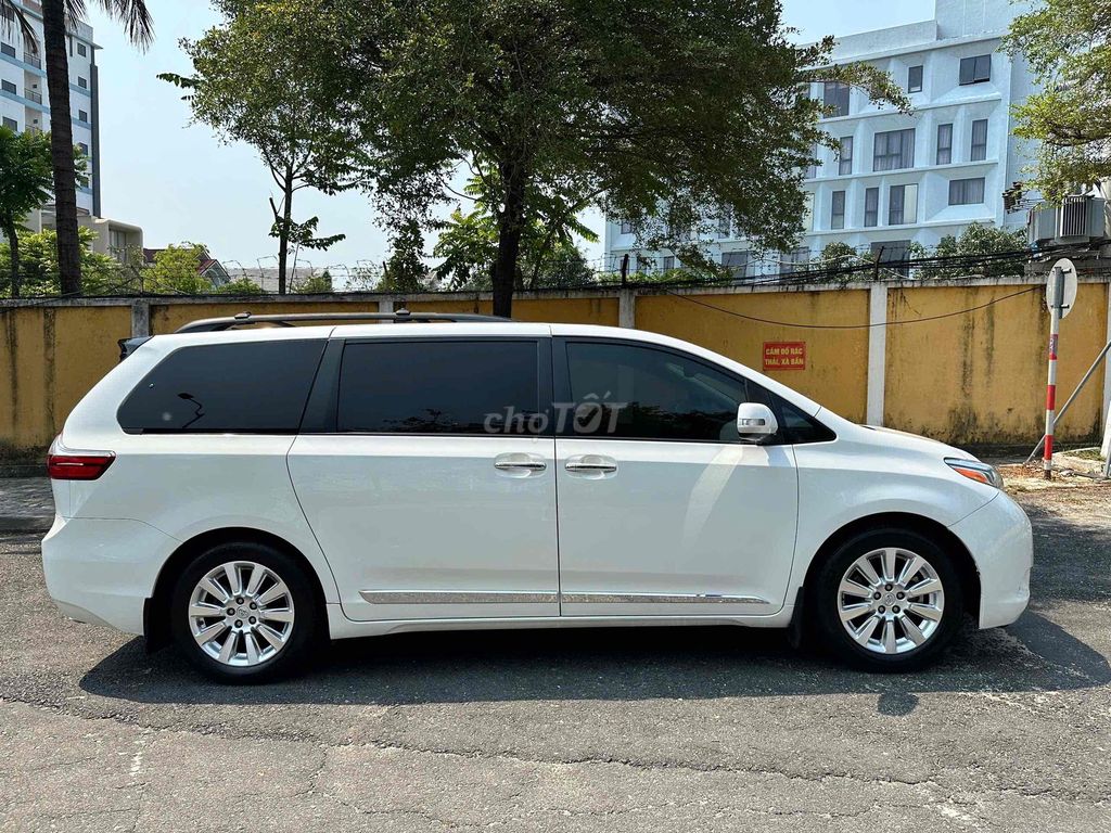 Toyota Sienna 2013 - ảnh 4