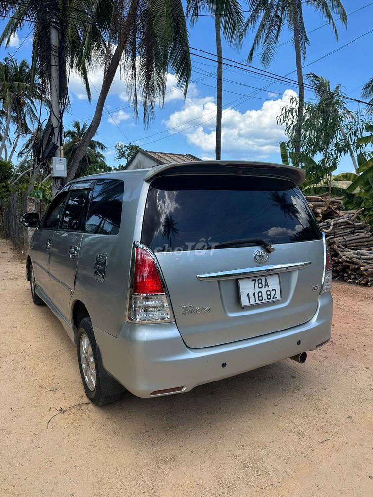 Toyota Innova - ảnh 1
