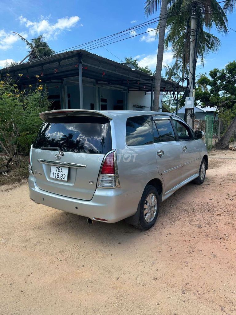 Toyota Innova - ảnh 3