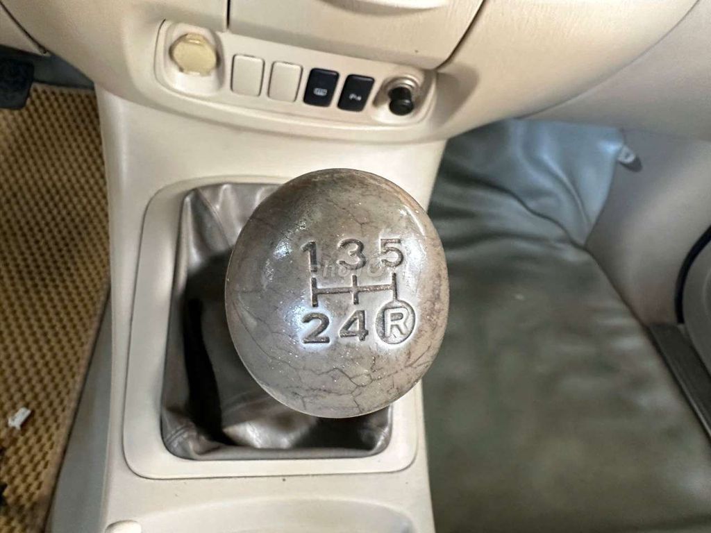 Toyota Innova - ảnh 4