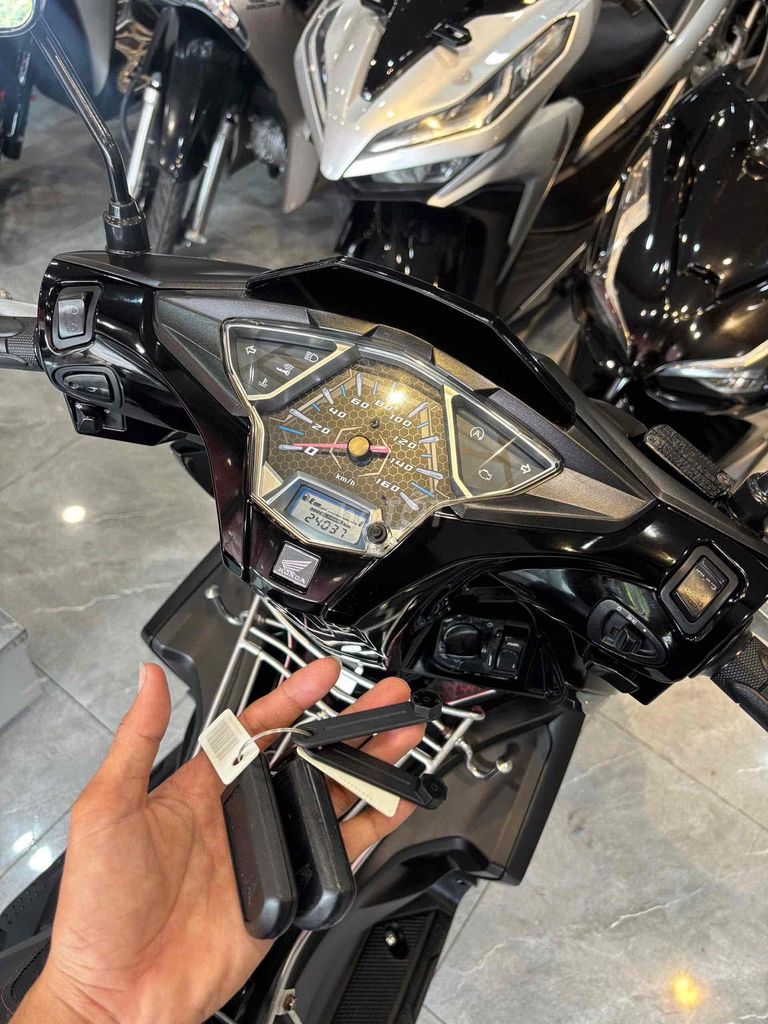 Honda Air Blade 2018 - ảnh 2
