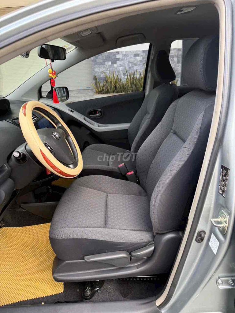 Toyota Yaris 2011 - ảnh 2
