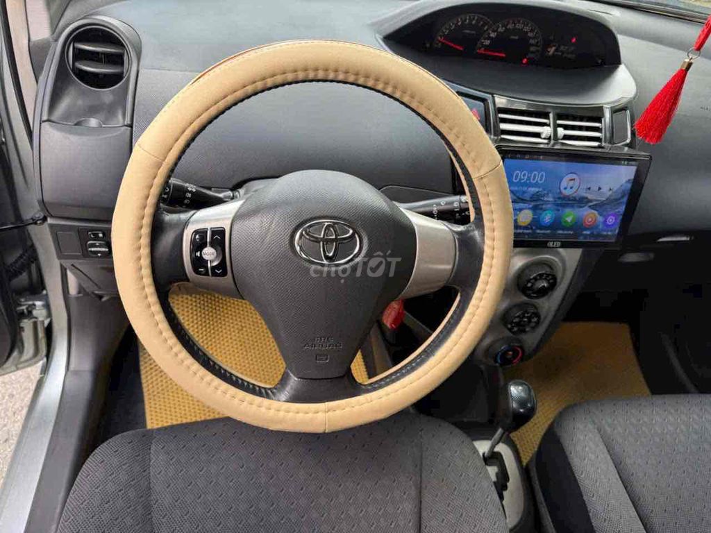 Toyota Yaris 2011 - ảnh 3