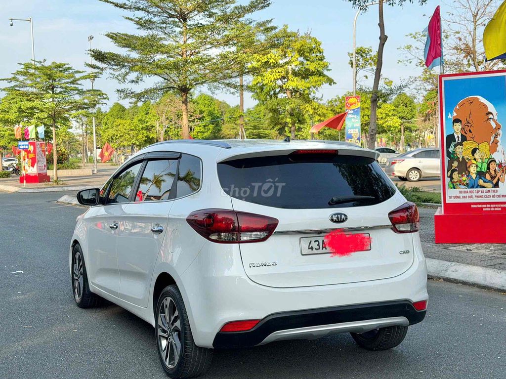 Kia Rondo 2017 - ảnh 1