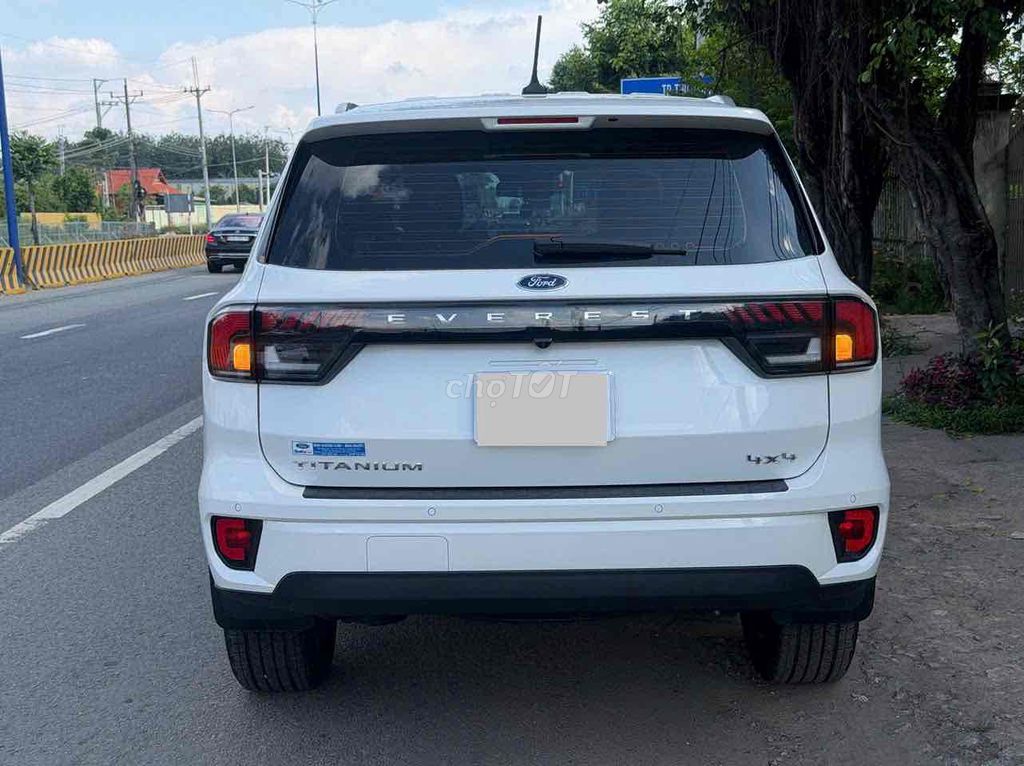 Ford Everest 2023 - ảnh 2