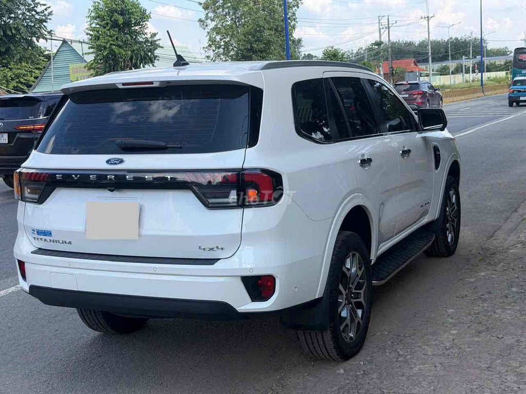 Ford Everest 2023 - ảnh 3