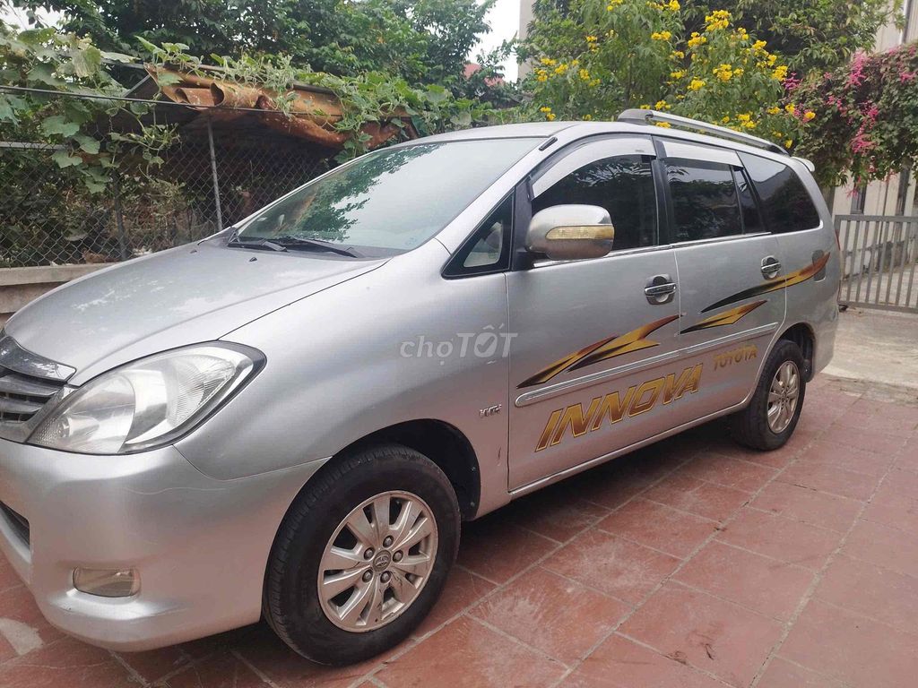 Toyota Innova - ảnh 2