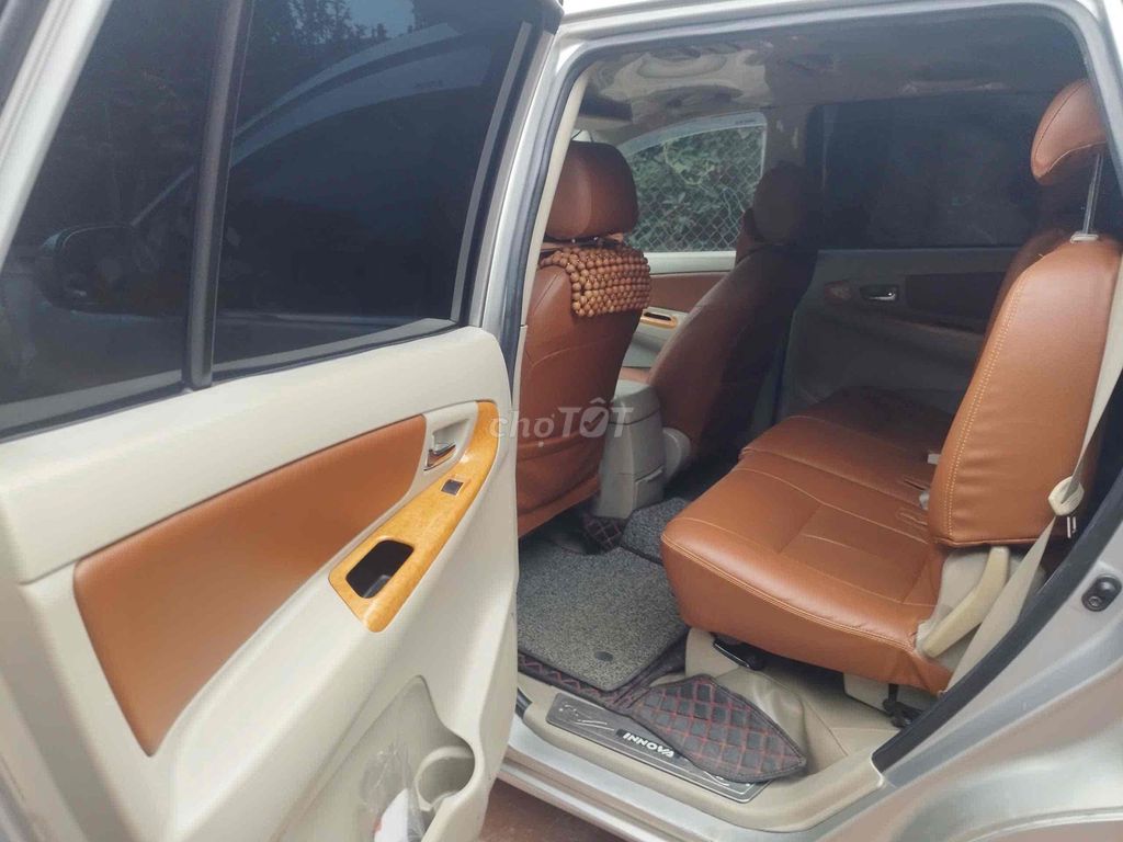 Toyota Innova - ảnh 3