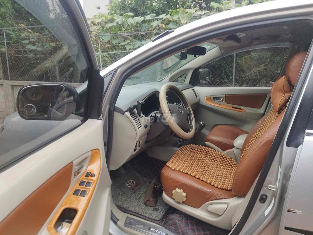 Toyota Innova - ảnh 4