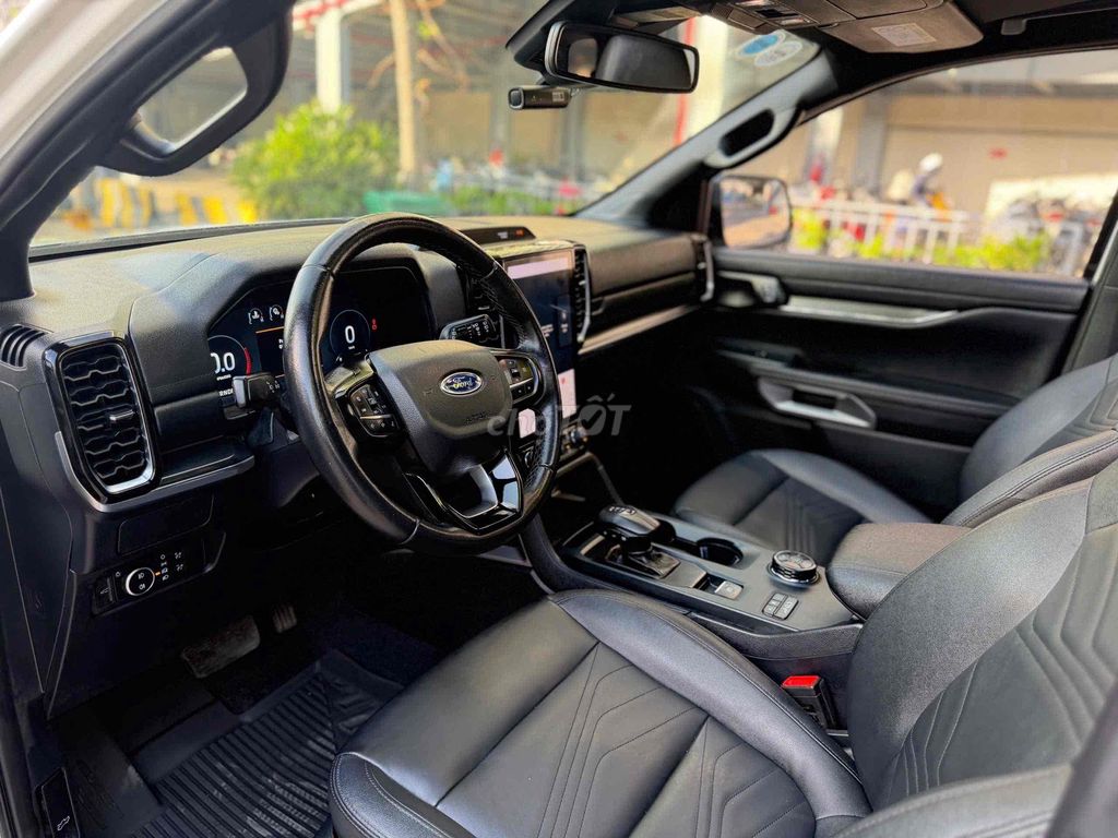 Ford Everest - ảnh 2