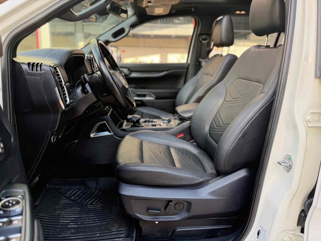 Ford Everest - ảnh 3