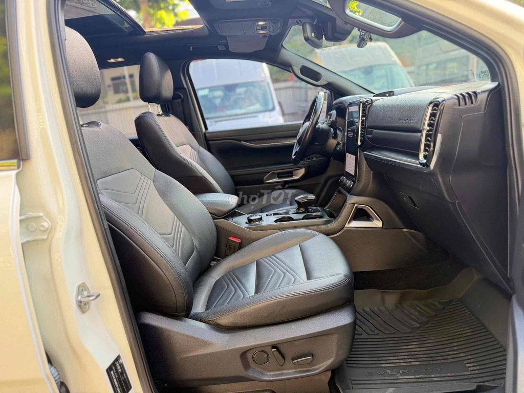 Ford Everest - ảnh 4