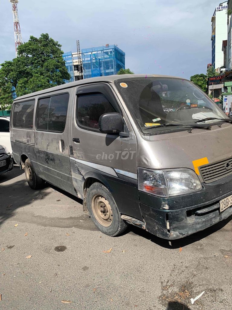 Toyota Hiace 2004 - ảnh 1