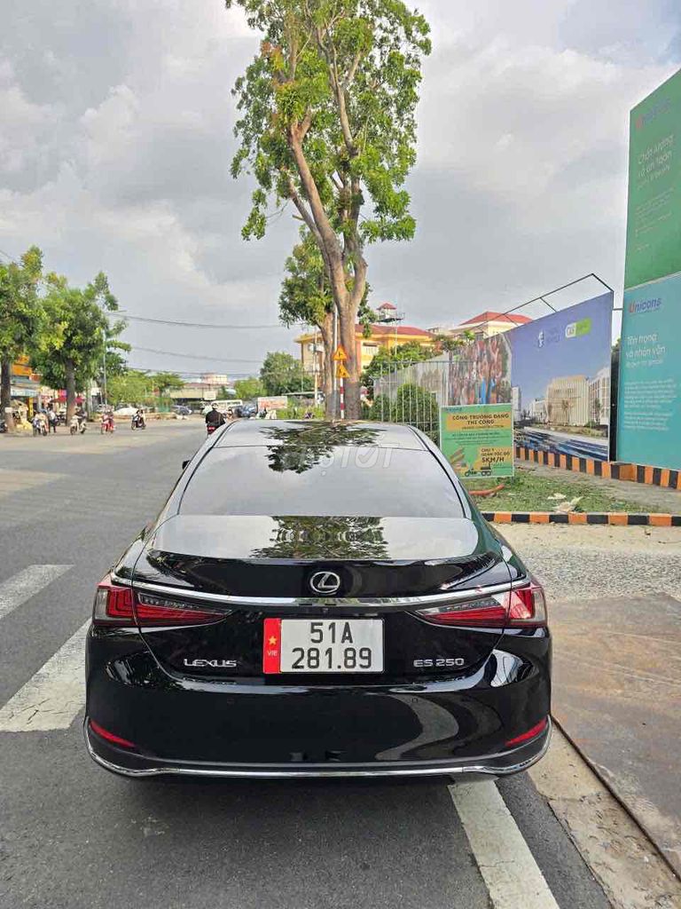 Lexus ES 250 2022 - ảnh 2