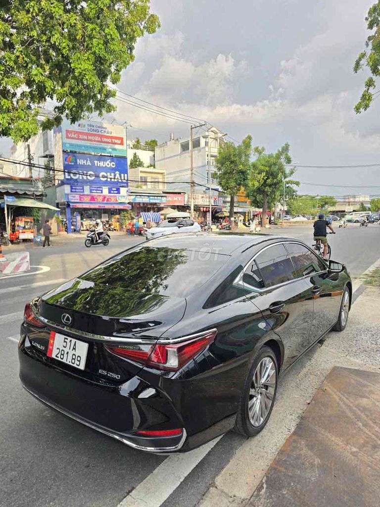 Lexus ES 250 2022 - ảnh 3