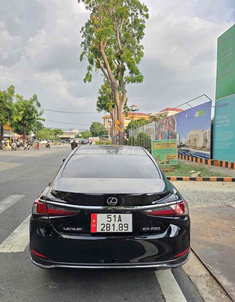 Lexus ES 250 2022 - ảnh 4