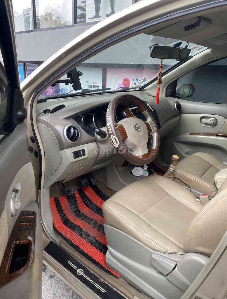 Nissan Grand livina 2012 - ảnh 3