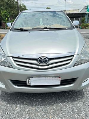 Toyota Innova - ảnh 1