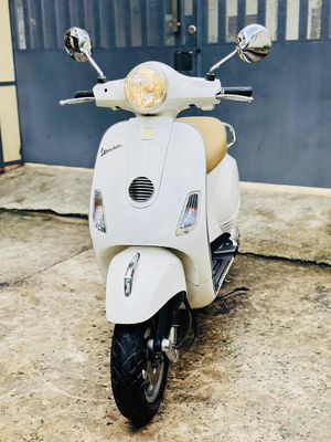 Piaggio Vespa 2012 - ảnh 1