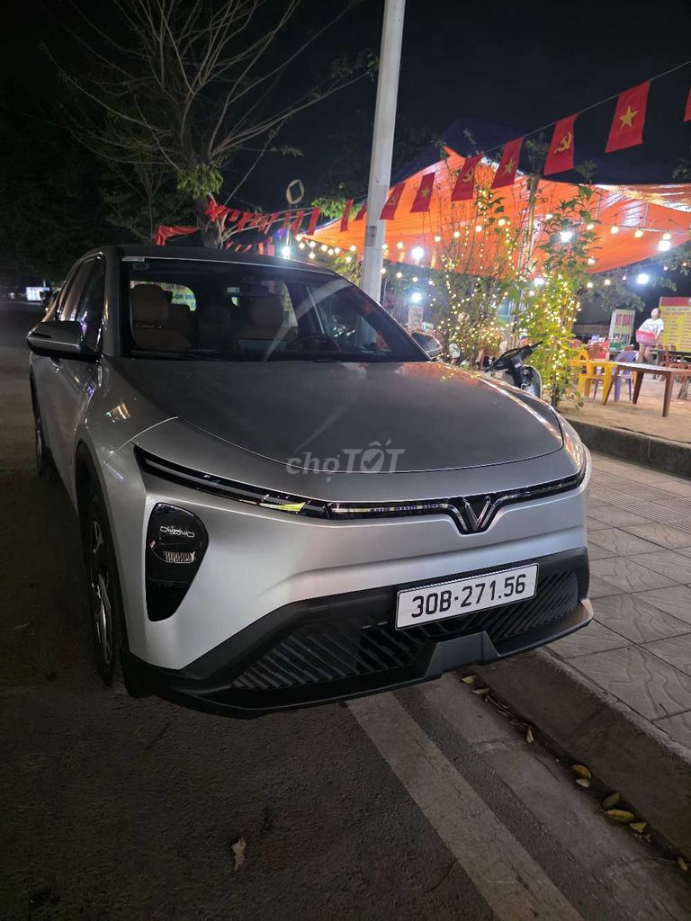 VinFast Limo Green 2025 - ảnh 1
