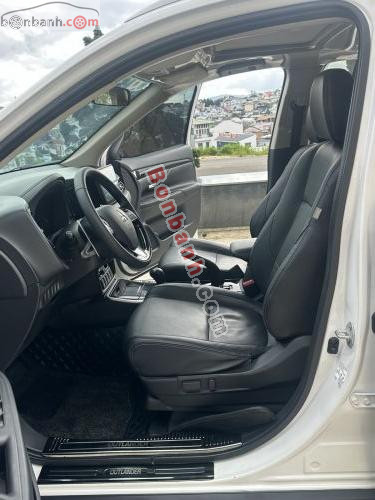 Mitsubishi Outlander 2.0 CVT Premium 2018 - ảnh 4