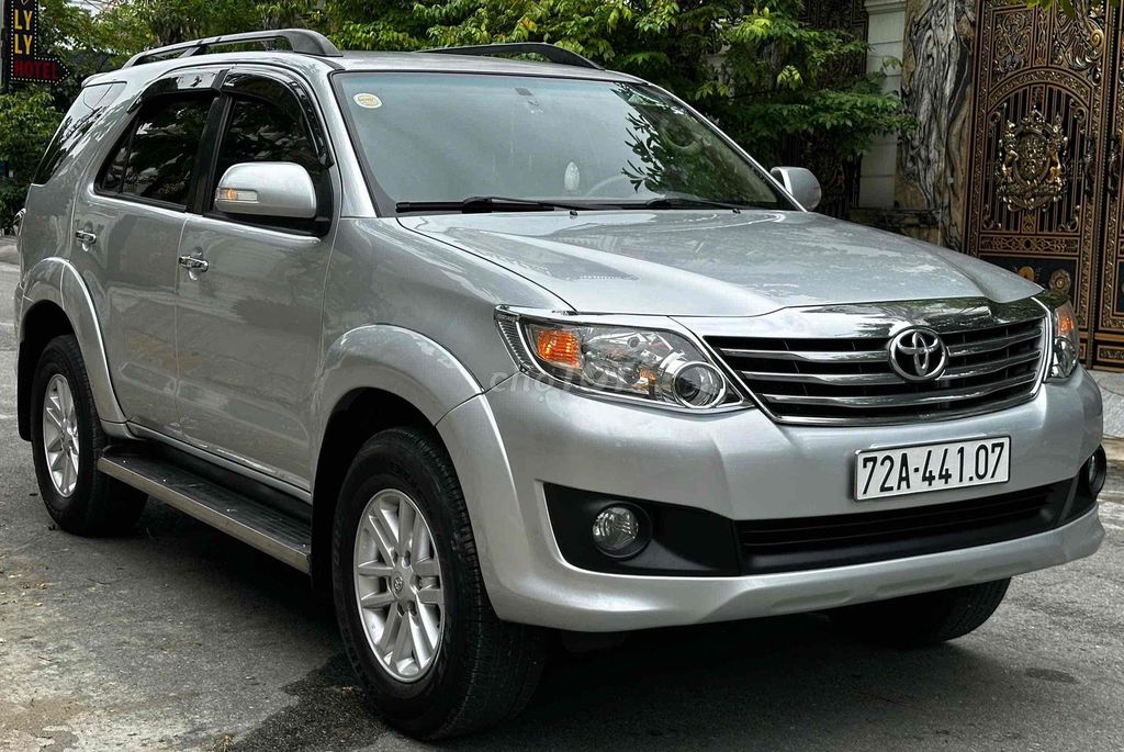 Toyota Fortuner 2012 - ảnh 1