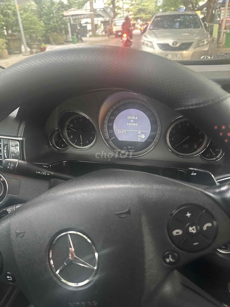 Mercedes-Benz 2011 - ảnh 1