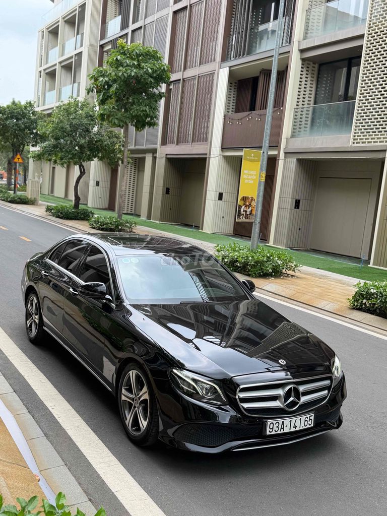 Mercedes-Benz 2018 - ảnh 1