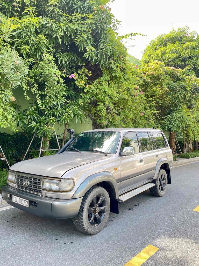 Toyota Land Cruiser - ảnh 1