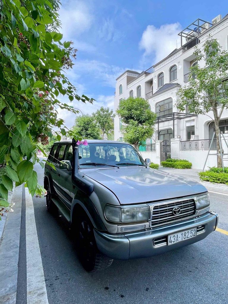 Toyota Land Cruiser - ảnh 3
